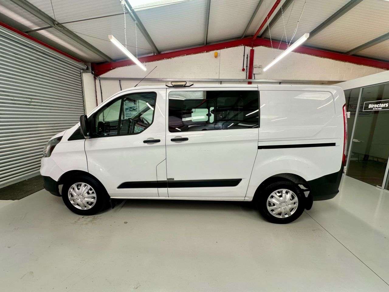 A 2019 FORD TRANSIT CUSTOM 2.0 320 EcoBlue Crew Van Double Cab L1 6 Seat * 29,396 AIR CON * LOW MILES A 2019 FORD TRANSIT CUSTOM 2.0 320 EcoBlue Crew Van Double Cab L1 6 Seat * 29,396 AIR CON * LOW MILES