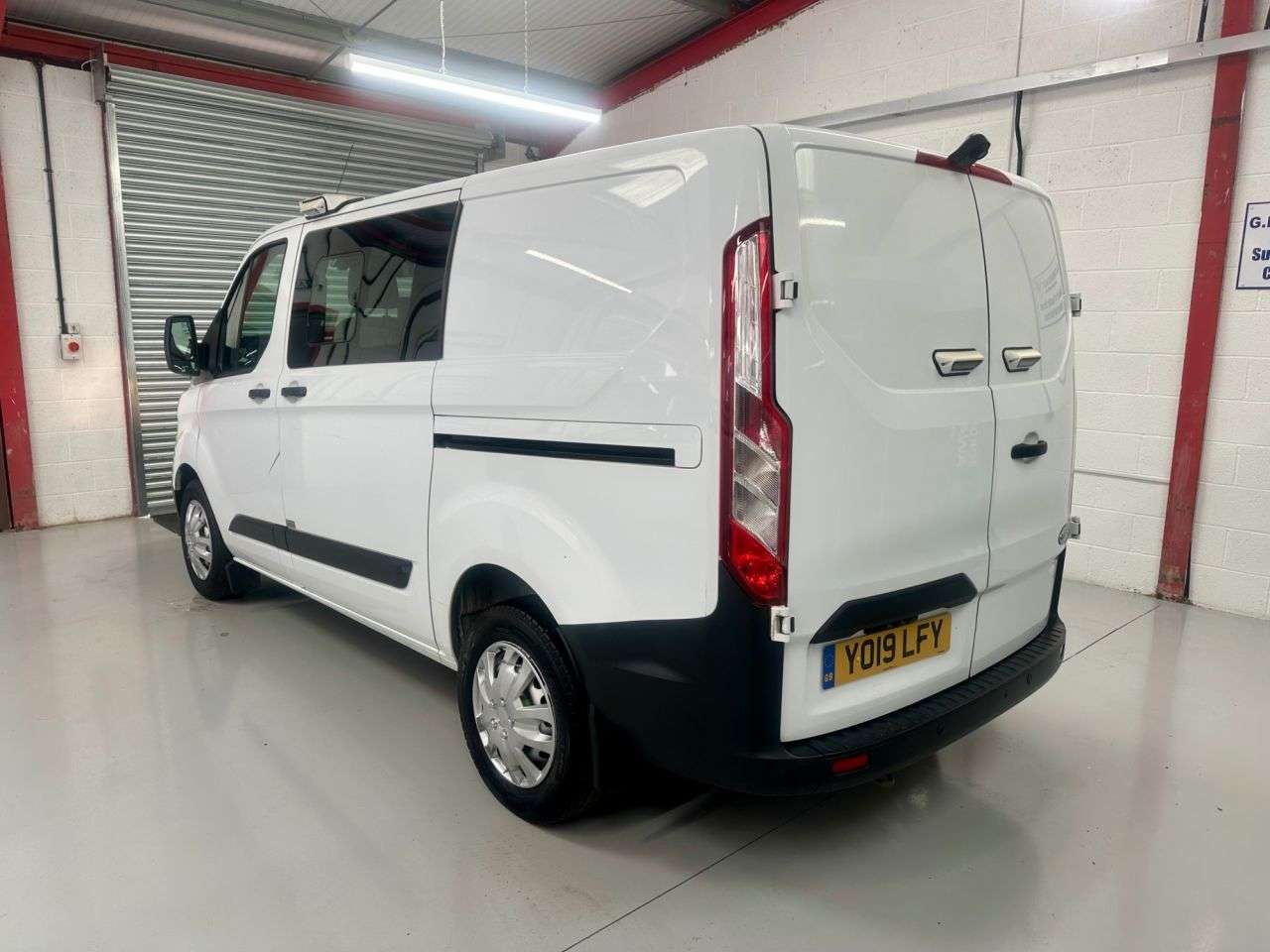 A 2019 FORD TRANSIT CUSTOM 2.0 320 EcoBlue Crew Van Double Cab L1 6 Seat * 29,396 AIR CON * LOW MILES A 2019 FORD TRANSIT CUSTOM 2.0 320 EcoBlue Crew Van Double Cab L1 6 Seat * 29,396 AIR CON * LOW MILES