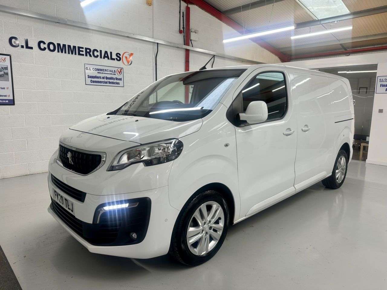 A 2020 PEUGEOT EXPERT Automatic 2.0 BlueHDi 1200 Asphalt Standard EAT8 MWB 180BHP * AUTOMATIC EAT A 2020 PEUGEOT EXPERT Automatic 2.0 BlueHDi 1200 Asphalt Standard EAT8 MWB 180BHP * AUTOMATIC EAT