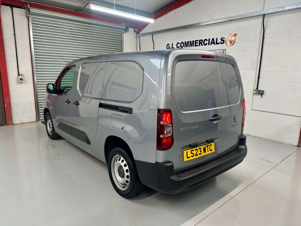 A 2023 PEUGEOT PARTNER 1.5 BlueHDi 950 Professional Premium + Long LWB * 3 SEATER 45,906 * LOW MIL A 2023 PEUGEOT PARTNER 1.5 BlueHDi 950 Professional Premium + Long LWB * 3 SEATER 45,906 * LOW MIL