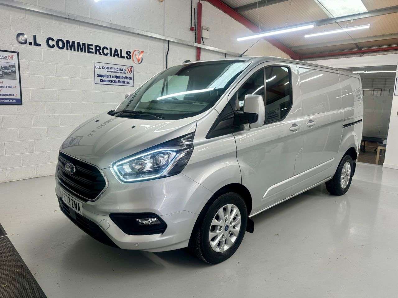 A 2022 FORD TRANSIT CUSTOM 2.0 280 EcoBlue Limited L1 H1 Euro 6 130 BHP * APPLE CAR PLAY * LOW MILES - A 2022 FORD TRANSIT CUSTOM 2.0 280 EcoBlue Limited L1 H1 Euro 6 130 BHP * APPLE CAR PLAY * LOW MILES -