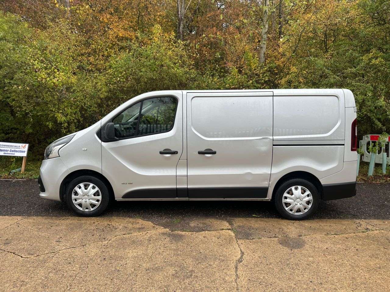 A 2016 RENAULT TRAFIC 1.6 dCi 27 Business+ Panel Van 5dr Diesel Manual SWB Standard Roof Euro 5 ( A 2016 RENAULT TRAFIC 1.6 dCi 27 Business+ Panel Van 5dr Diesel Manual SWB Standard Roof Euro 5 (