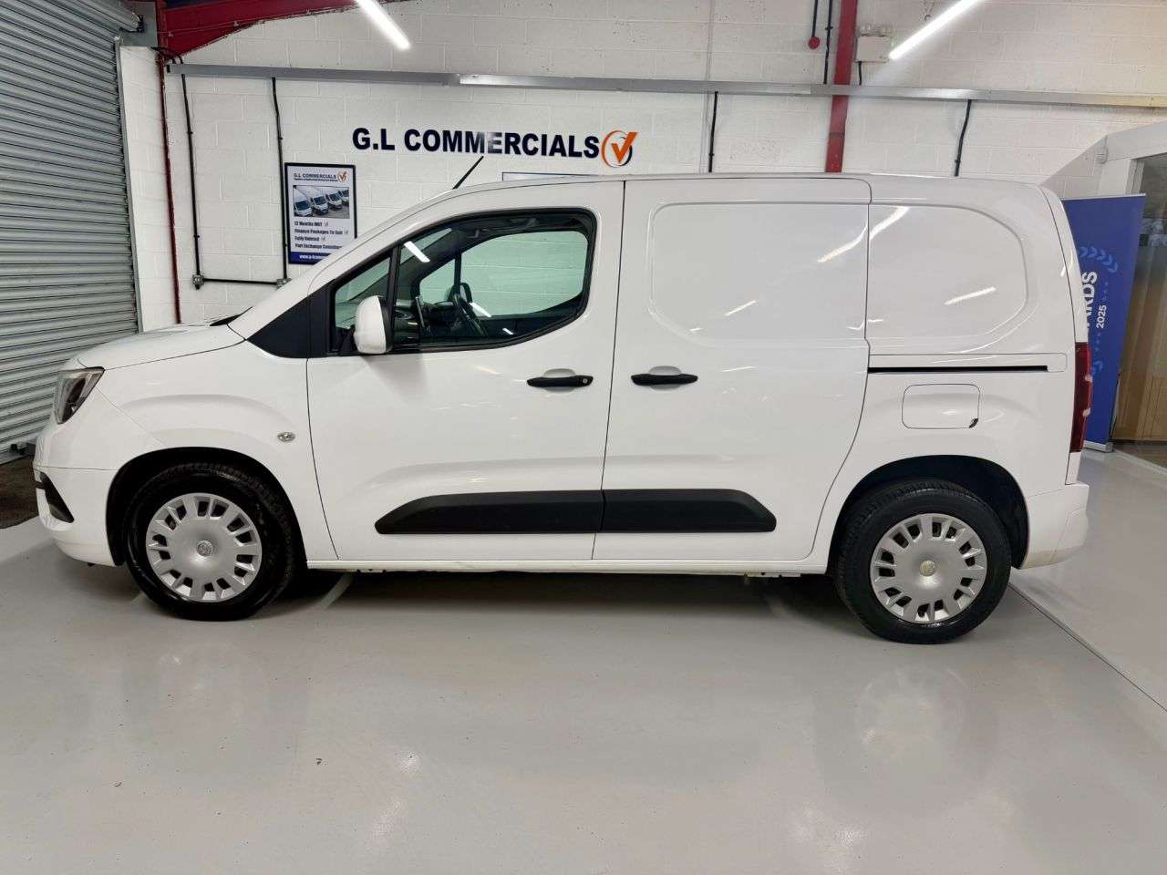 A 2021 VAUXHALL COMBO 1.5 Turbo D 2300 Sportive L1 Euro 6 100 BHP * 13,588 3 SEATER * 3 SEATER - A 2021 VAUXHALL COMBO 1.5 Turbo D 2300 Sportive L1 Euro 6 100 BHP * 13,588 3 SEATER * 3 SEATER -
