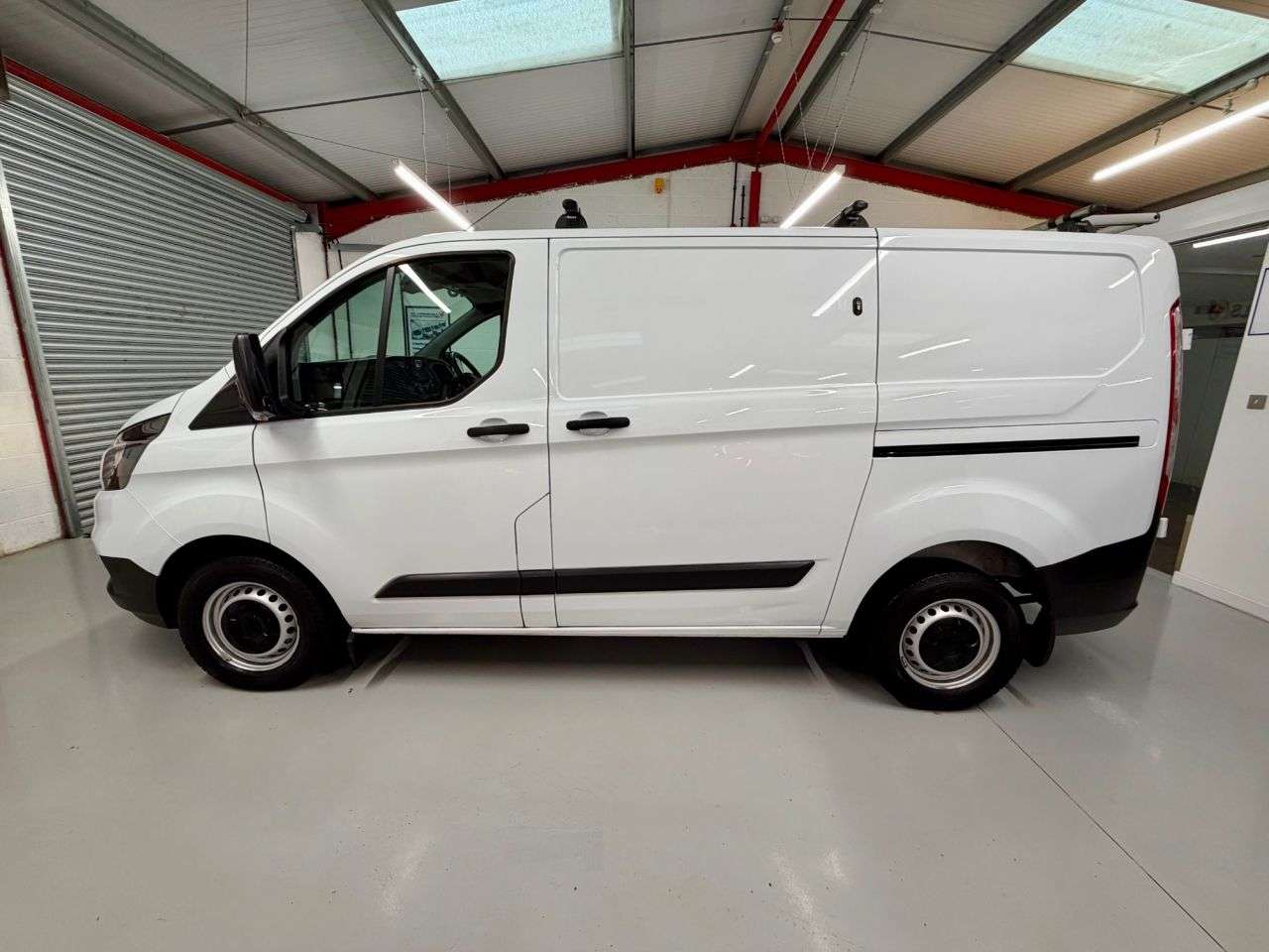 A 2023 FORD TRANSIT CUSTOM 2.0 300 EcoBlue Leader L1 SWB Euro 6 * AIR CON 15,820 * DAB RADIO | BLURTOO A 2023 FORD TRANSIT CUSTOM 2.0 300 EcoBlue Leader L1 SWB Euro 6 * AIR CON 15,820 * DAB RADIO | BLURTOO