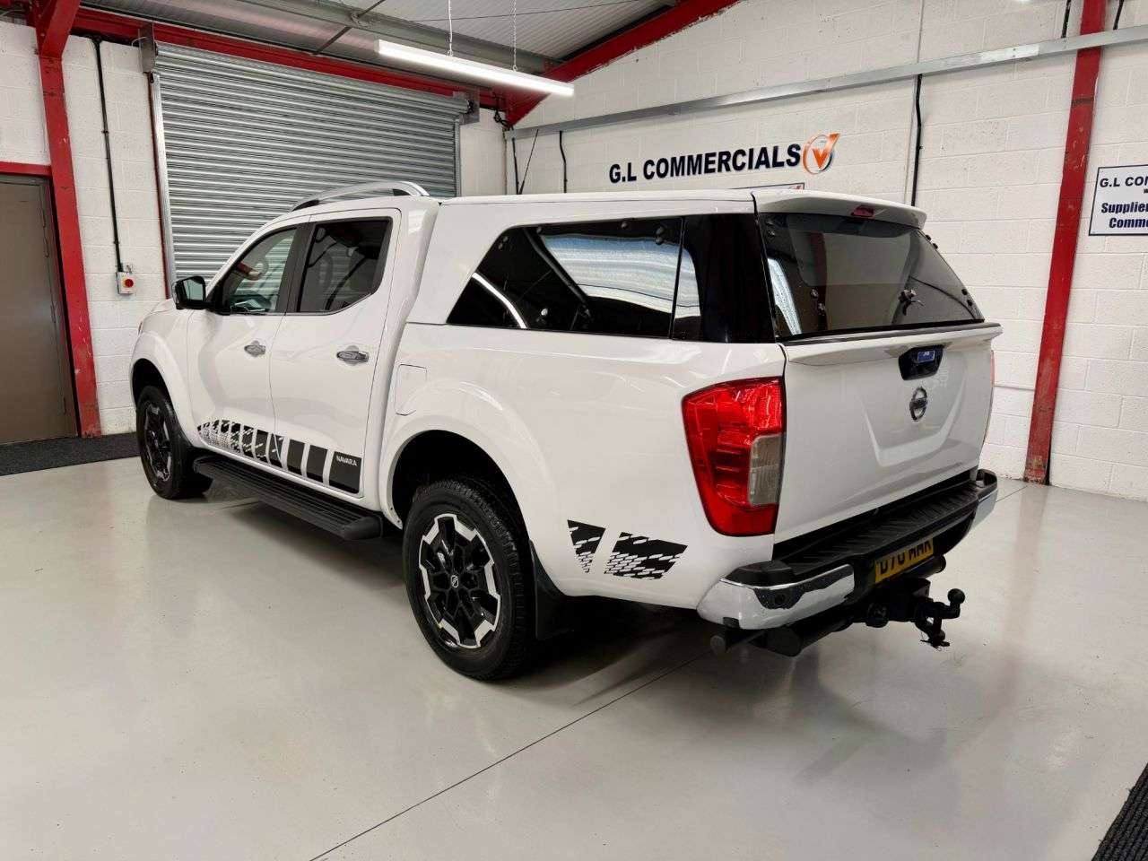 A 2020 NISSAN NAVARA 2.3 dCi Tekna Pickup Double Cab 4dr Manual 4WD * 6 SERVICES TOW BAR * LEATH A 2020 NISSAN NAVARA 2.3 dCi Tekna Pickup Double Cab 4dr Manual 4WD * 6 SERVICES TOW BAR * LEATH