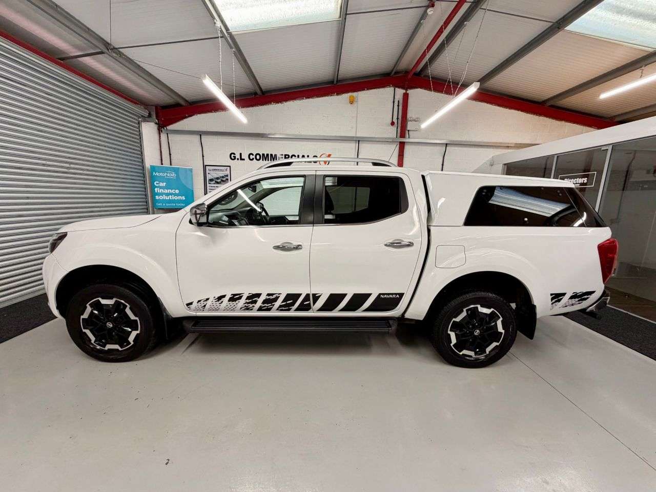 A 2020 NISSAN NAVARA 2.3 dCi Tekna Pickup Double Cab 4dr Manual 4WD * 6 SERVICES TOW BAR * LEATH A 2020 NISSAN NAVARA 2.3 dCi Tekna Pickup Double Cab 4dr Manual 4WD * 6 SERVICES TOW BAR * LEATH