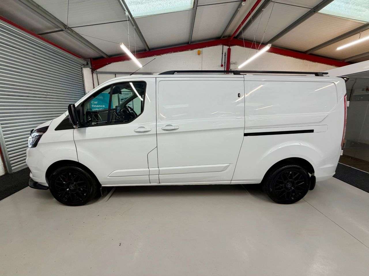 A 2022 FORD TRANSIT CUSTOM 2.0 300 EcoBlue Limited L2 H1 Euro 6 * £3000 WORTH OF EXTRAS * 1 OWNER - LO A 2022 FORD TRANSIT CUSTOM 2.0 300 EcoBlue Limited L2 H1 Euro 6 * £3000 WORTH OF EXTRAS * 1 OWNER - LO