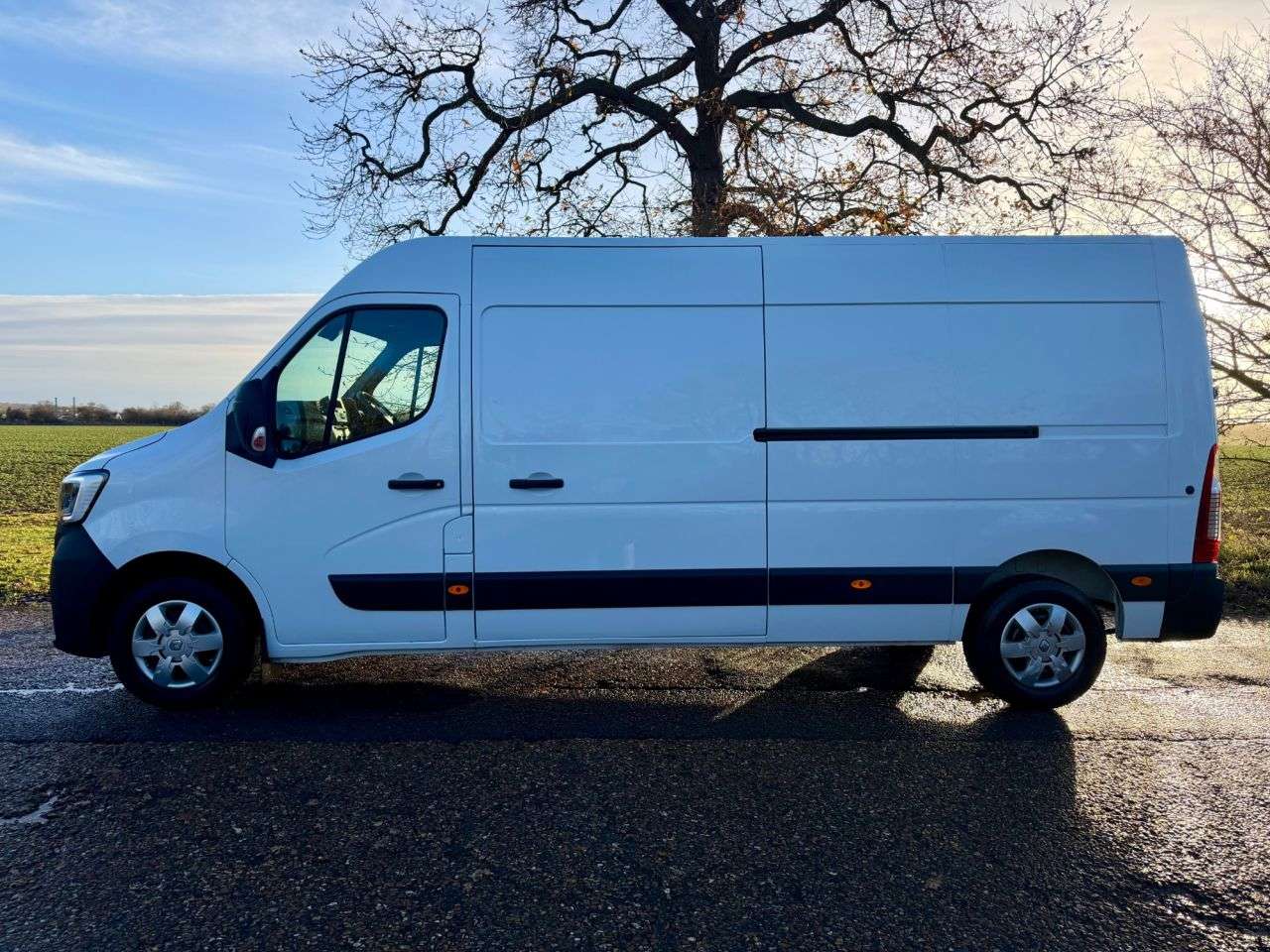 A 2023 RENAULT MASTER 2.3 dCi 35 Business+ Panel Van FWD LWB Medium Roof 135 bhp * AIR CON * 1 OW A 2023 RENAULT MASTER 2.3 dCi 35 Business+ Panel Van FWD LWB Medium Roof 135 bhp * AIR CON * 1 OW
