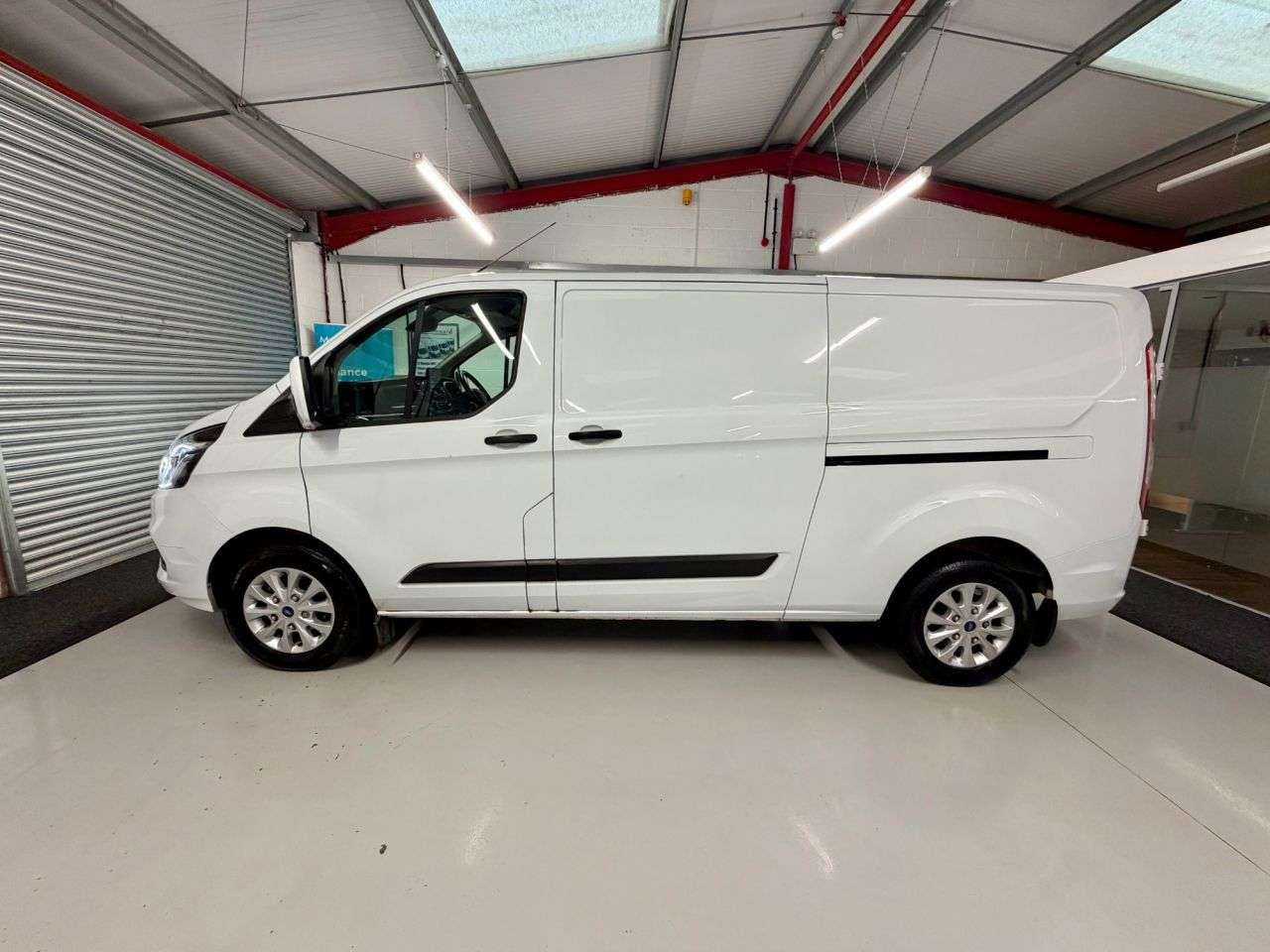 A 2023 FORD TRANSIT CUSTOM 2.0 300 EcoBlue Trend L2 LWB Euro 6 130Bhp * APPLE CAR PLAY-AIR CON-ALLOYS A 2023 FORD TRANSIT CUSTOM 2.0 300 EcoBlue Trend L2 LWB Euro 6 130Bhp * APPLE CAR PLAY-AIR CON-ALLOYS