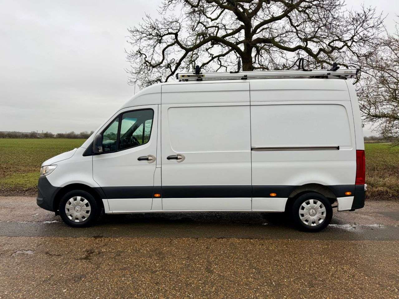 A 2021 MERCEDES-BENZ SPRINTER 2.1 314 CDI Premium FWD L2 MWB H2 Euro 6 143 BHP * 38,672 * 1 OWNER | EX FL A 2021 MERCEDES-BENZ SPRINTER 2.1 314 CDI Premium FWD L2 MWB H2 Euro 6 143 BHP * 38,672 * 1 OWNER | EX FL
