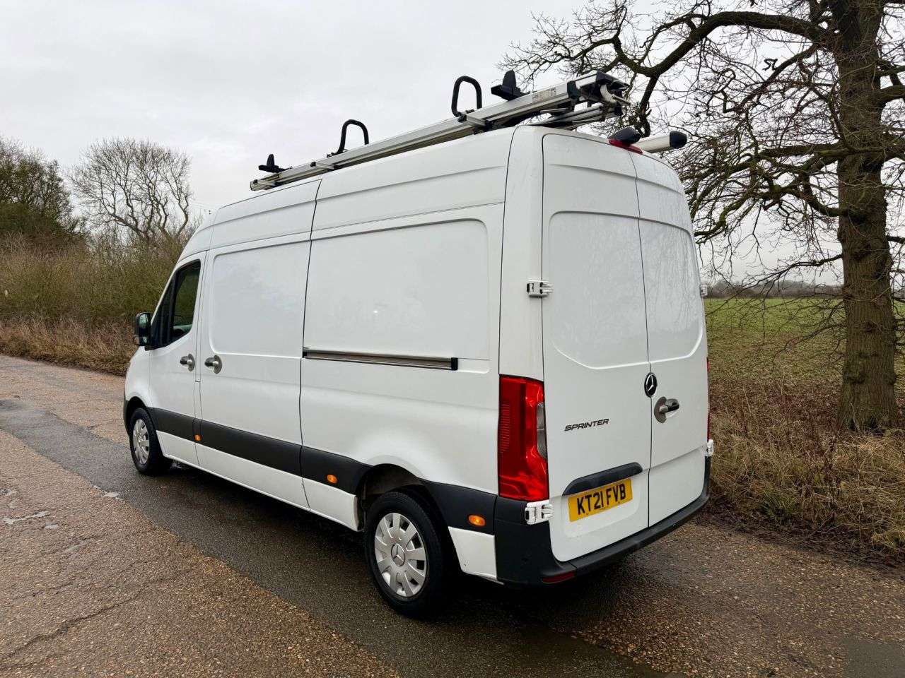 A 2021 MERCEDES-BENZ SPRINTER 2.1 314 CDI Premium FWD L2 MWB H2 Euro 6 143 BHP * 38,672 * 1 OWNER | EX FL A 2021 MERCEDES-BENZ SPRINTER 2.1 314 CDI Premium FWD L2 MWB H2 Euro 6 143 BHP * 38,672 * 1 OWNER | EX FL