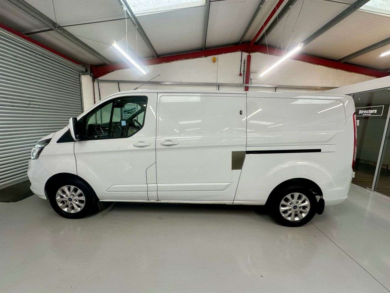 A 2022 FORD TRANSIT CUSTOM 2.0 300 EcoBlue Limited Panel Van 5dr Diesel Manual L2 H1 Euro 6 (s/s) (130 A 2022 FORD TRANSIT CUSTOM 2.0 300 EcoBlue Limited Panel Van 5dr Diesel Manual L2 H1 Euro 6 (s/s) (130