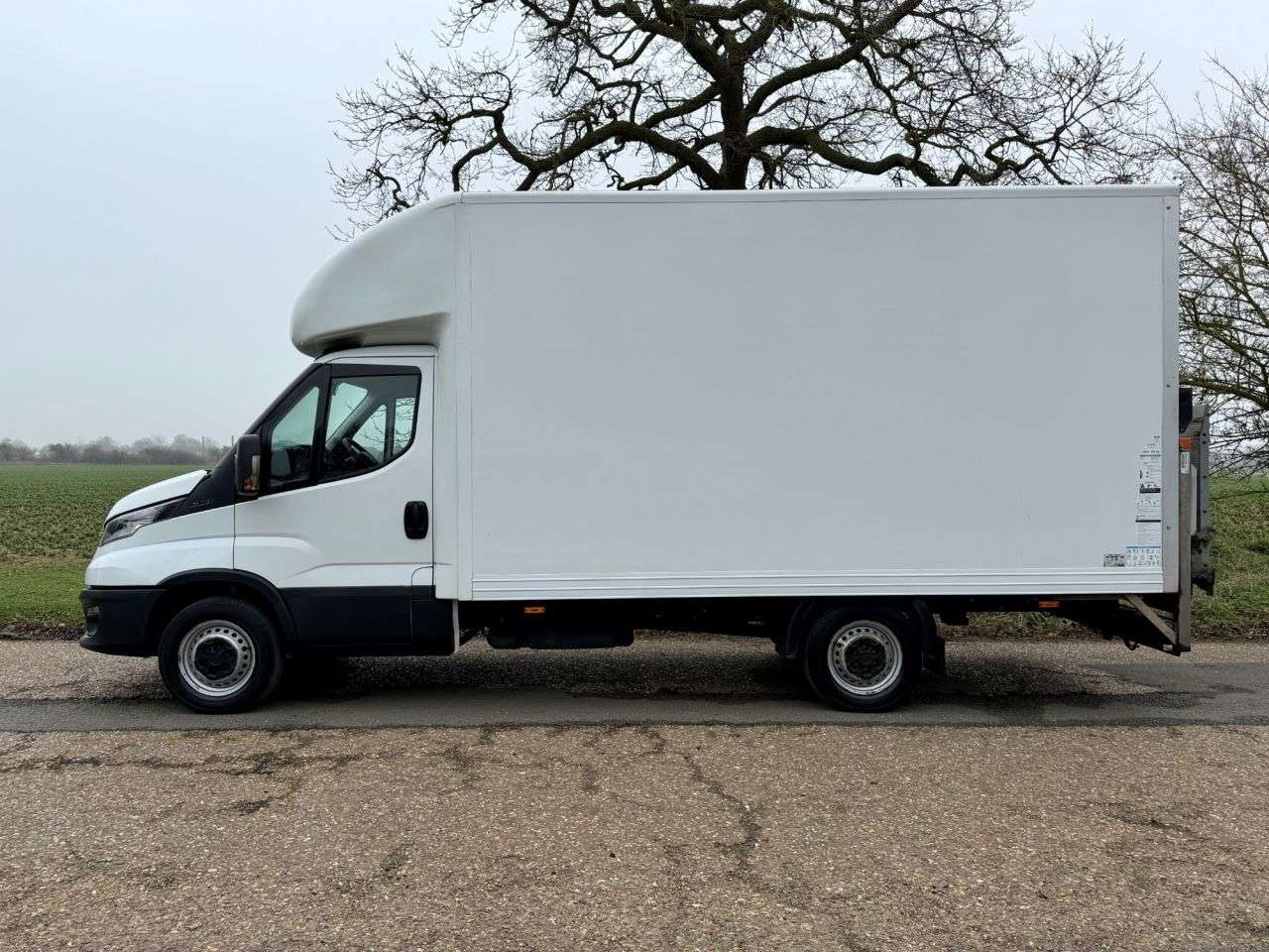 A 2022 IVECO DAILY Luton Body 2.3D HPI 14V 35S 3450 Luton body * TAIL LIFT 45,589 * EX LEASE - A 2022 IVECO DAILY Luton Body 2.3D HPI 14V 35S 3450 Luton body * TAIL LIFT 45,589 * EX LEASE -