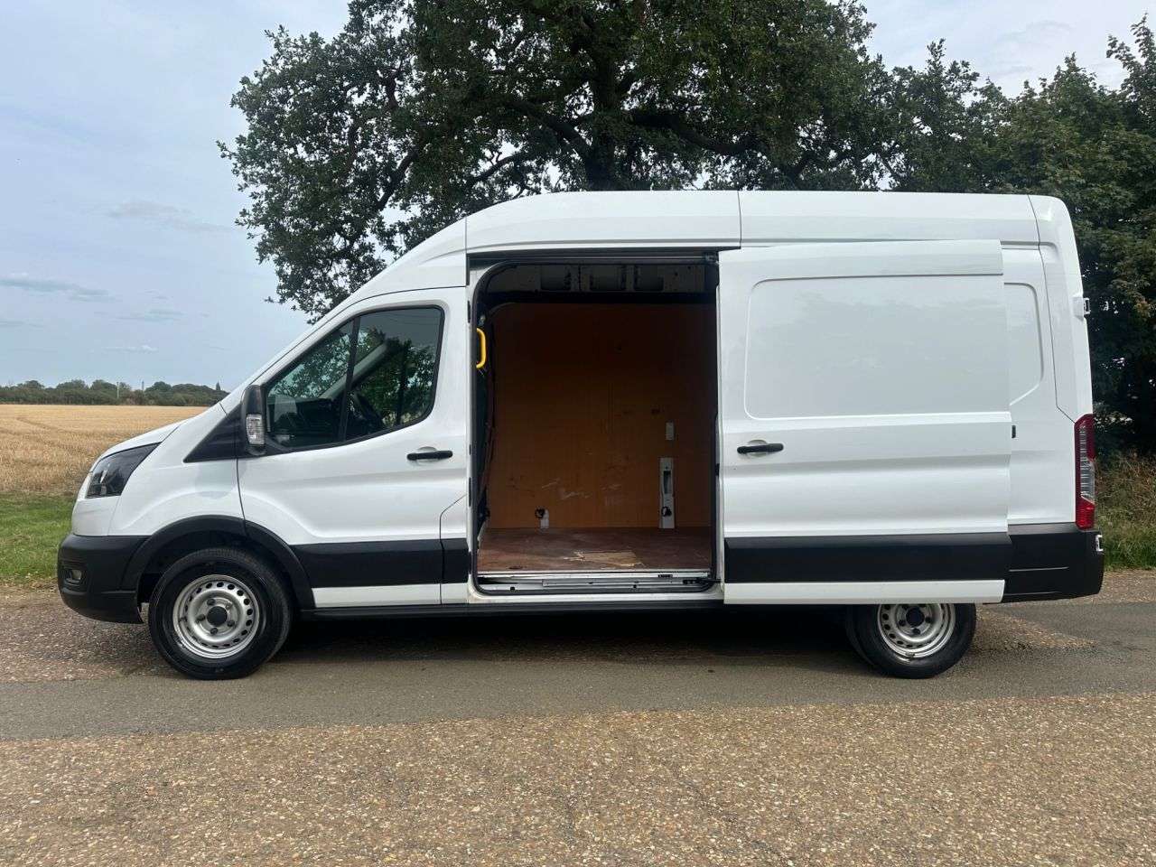 A 2022 FORD TRANSIT 2.0 350 EcoBlue Leader RWD L3 H3 Euro 6 * 22,933 RWD L3H3 * EX LEASE - 1 OW A 2022 FORD TRANSIT 2.0 350 EcoBlue Leader RWD L3 H3 Euro 6 * 22,933 RWD L3H3 * EX LEASE - 1 OW