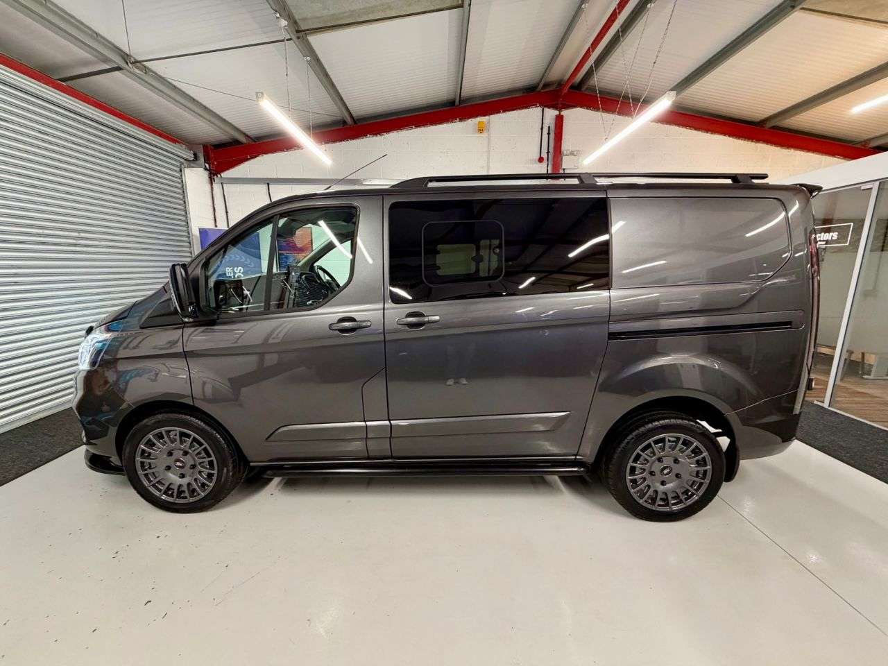 A 2021 FORD TRANSIT CUSTOM 2.0 300 EcoBlue Limited Crew Van Double Cab L1 SWB * PREMIUM STYLING PACK * A 2021 FORD TRANSIT CUSTOM 2.0 300 EcoBlue Limited Crew Van Double Cab L1 SWB * PREMIUM STYLING PACK *
