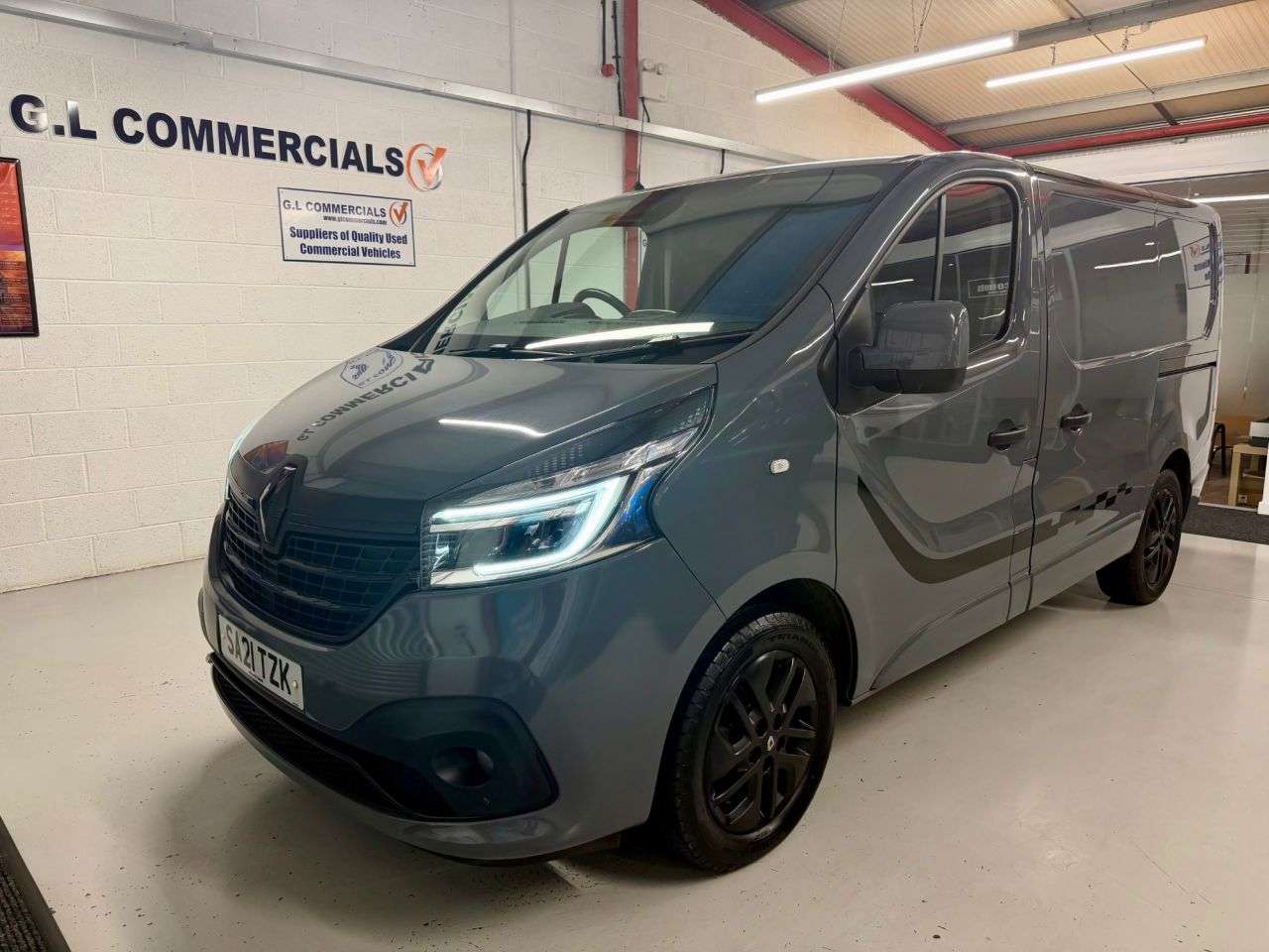 A 2021 RENAULT TRAFIC Black Edition 2.0 dCi 28 Black Edition SWB 145Bhp * SPECIAL EDITION * 1 OWN A 2021 RENAULT TRAFIC Black Edition 2.0 dCi 28 Black Edition SWB 145Bhp * SPECIAL EDITION * 1 OWN