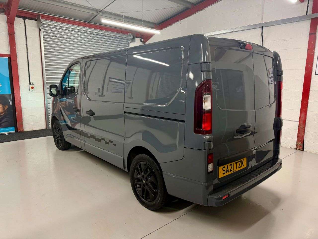 A 2021 RENAULT TRAFIC Black Edition 2.0 dCi 28 Black Edition SWB 145Bhp * SPECIAL EDITION * 1 OWN A 2021 RENAULT TRAFIC Black Edition 2.0 dCi 28 Black Edition SWB 145Bhp * SPECIAL EDITION * 1 OWN