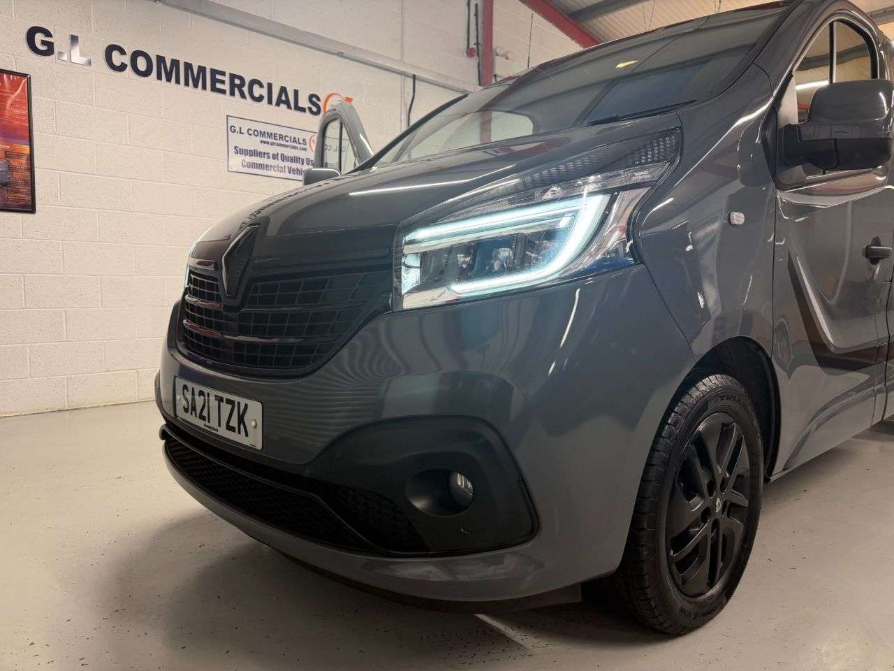 A 2021 RENAULT TRAFIC Black Edition 2.0 dCi 28 Black Edition SWB 145Bhp * SPECIAL EDITION * 1 OWN A 2021 RENAULT TRAFIC Black Edition 2.0 dCi 28 Black Edition SWB 145Bhp * SPECIAL EDITION * 1 OWN