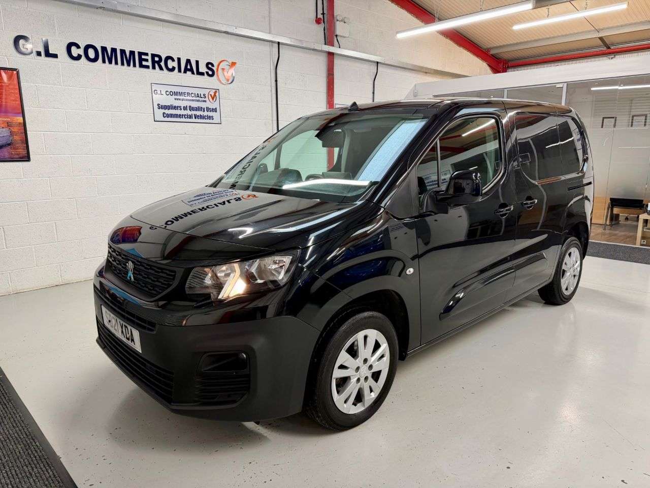 A 2021 PEUGEOT PARTNER Automatic 1.5 BlueHDi 1000 Asphalt Standard EAT8 SWB 130 bhp * AUTOMATIC * A 2021 PEUGEOT PARTNER Automatic 1.5 BlueHDi 1000 Asphalt Standard EAT8 SWB 130 bhp * AUTOMATIC *