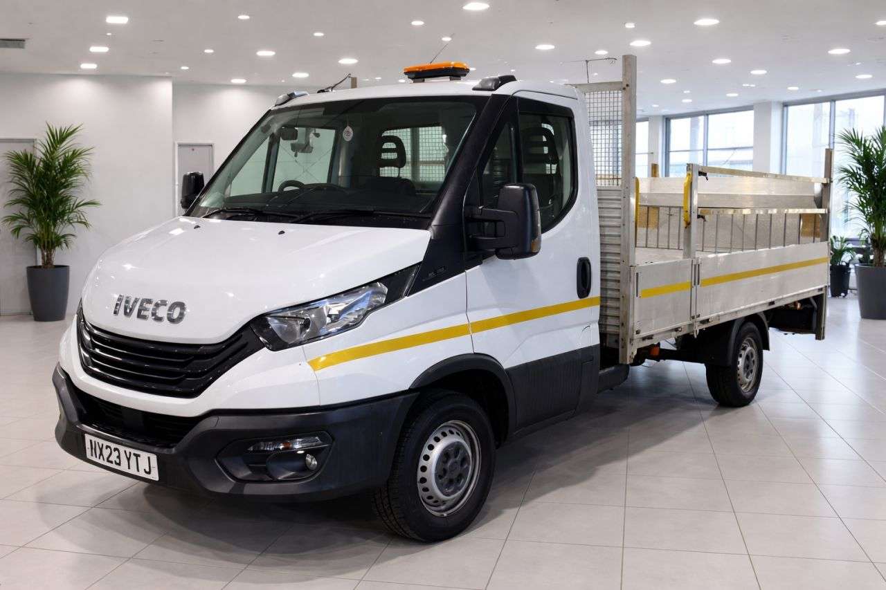 A 2023 IVECO DAILY 2.3D HPI 14V 35S 3450 Dropside LWB Euro 6 * TAIL LIFT AIR CON * DROPSIDE - A 2023 IVECO DAILY 2.3D HPI 14V 35S 3450 Dropside LWB Euro 6 * TAIL LIFT AIR CON * DROPSIDE -