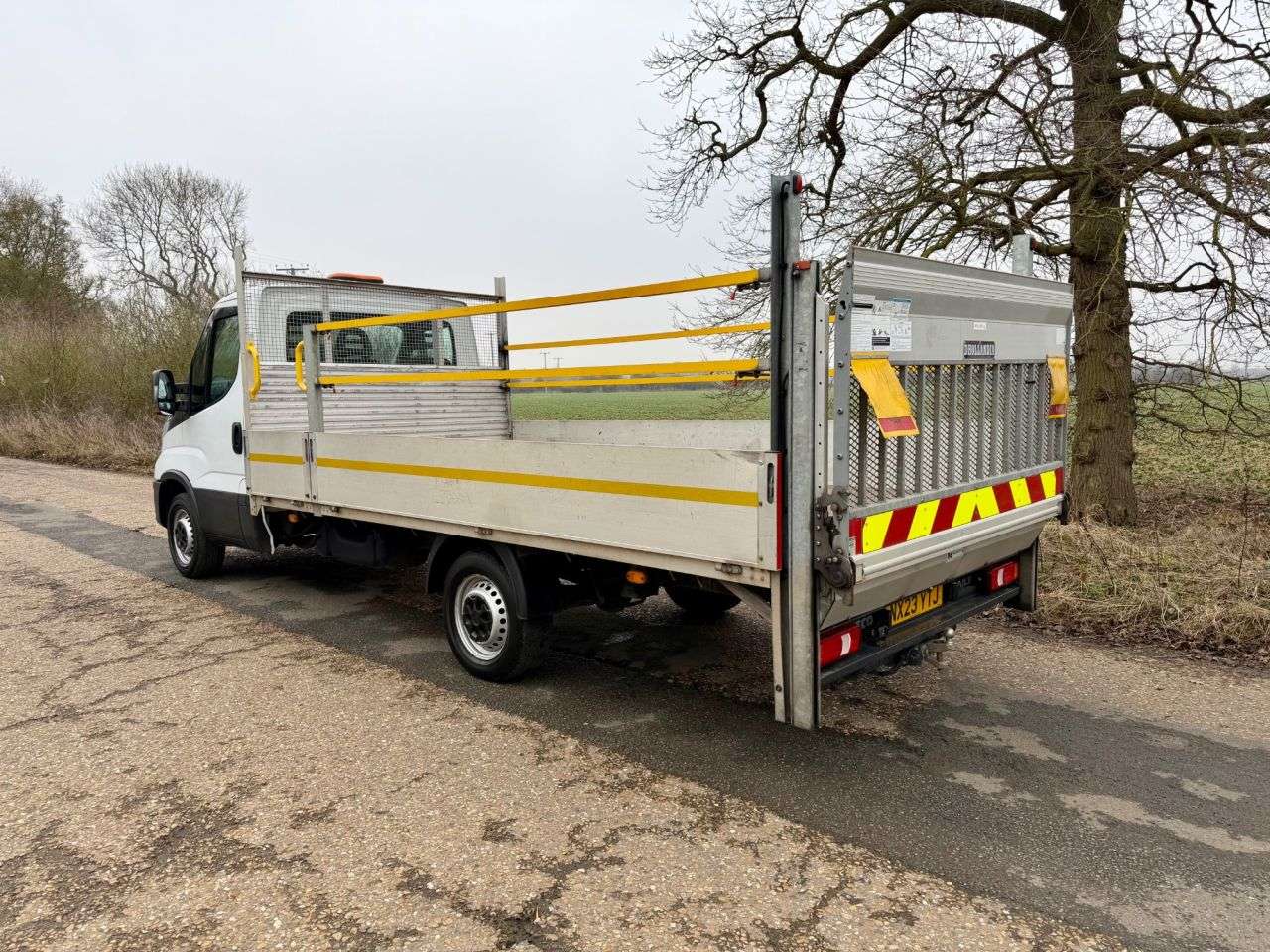 A 2023 IVECO DAILY 2.3D HPI 14V 35S 3450 Dropside LWB Euro 6 * TAIL LIFT AIR CON * DROPSIDE - A 2023 IVECO DAILY 2.3D HPI 14V 35S 3450 Dropside LWB Euro 6 * TAIL LIFT AIR CON * DROPSIDE -