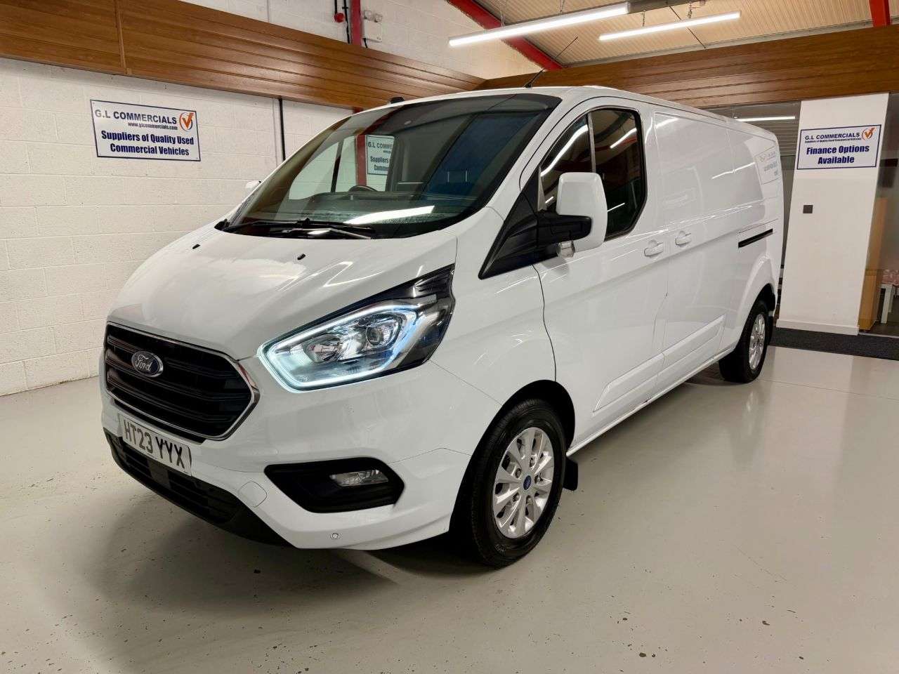 A 2023 FORD TRANSIT CUSTOM 2.0 300 EcoBlue Limited L2 LWB 130Bhp * APPLE CAR PLAY L2 LWB * EX LEASE - A 2023 FORD TRANSIT CUSTOM 2.0 300 EcoBlue Limited L2 LWB 130Bhp * APPLE CAR PLAY L2 LWB * EX LEASE -