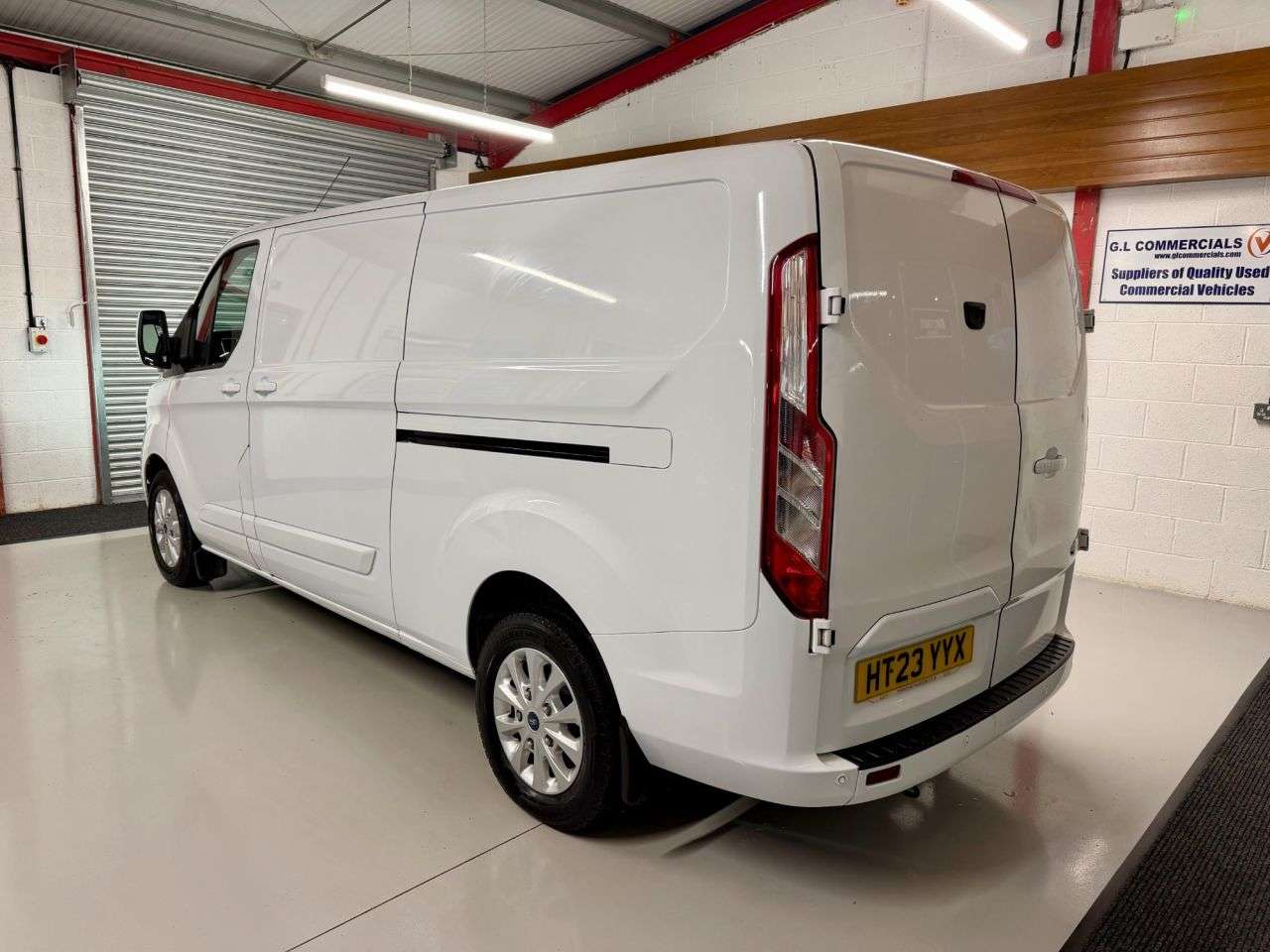 A 2023 FORD TRANSIT CUSTOM 2.0 300 EcoBlue Limited L2 LWB 130Bhp * APPLE CAR PLAY L2 LWB * EX LEASE - A 2023 FORD TRANSIT CUSTOM 2.0 300 EcoBlue Limited L2 LWB 130Bhp * APPLE CAR PLAY L2 LWB * EX LEASE -