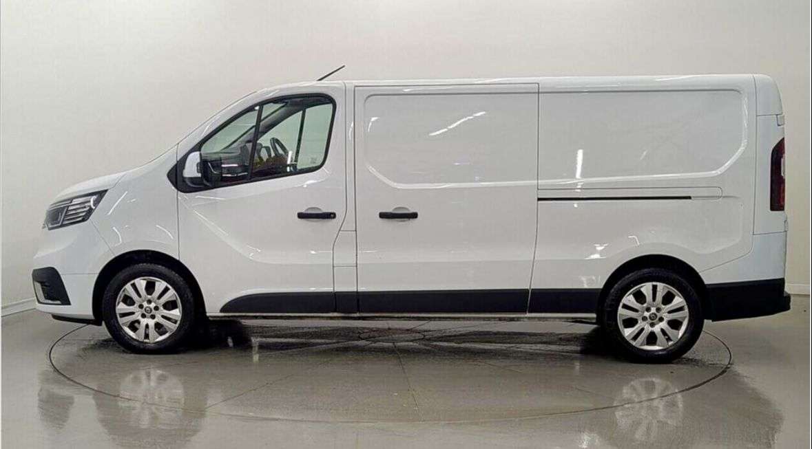 A 2022 RENAULT TRAFIC 2.0 dCi Blue LL30 Sport L2 LWB 150 bhp * 10,285 SPORT * 1 OWNER | EX FLEET A 2022 RENAULT TRAFIC 2.0 dCi Blue LL30 Sport L2 LWB 150 bhp * 10,285 SPORT * 1 OWNER | EX FLEET