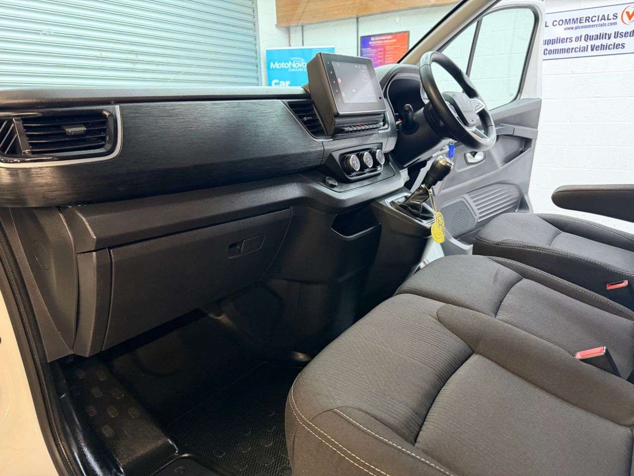 2024 RENAULT TRAFIC 2024 RENAULT TRAFIC