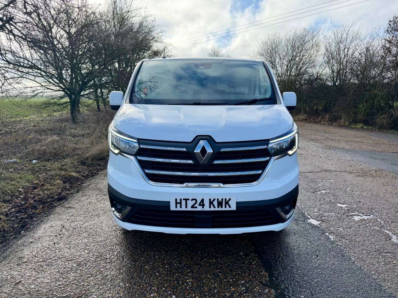 A 2024 RENAULT TRAFIC 2.0 dCi Blue LL30 Extra Sport L2 LWB * 22,978 * MAIN DEALER WARRANTY A 2024 RENAULT TRAFIC 2.0 dCi Blue LL30 Extra Sport L2 LWB * 22,978 * MAIN DEALER WARRANTY