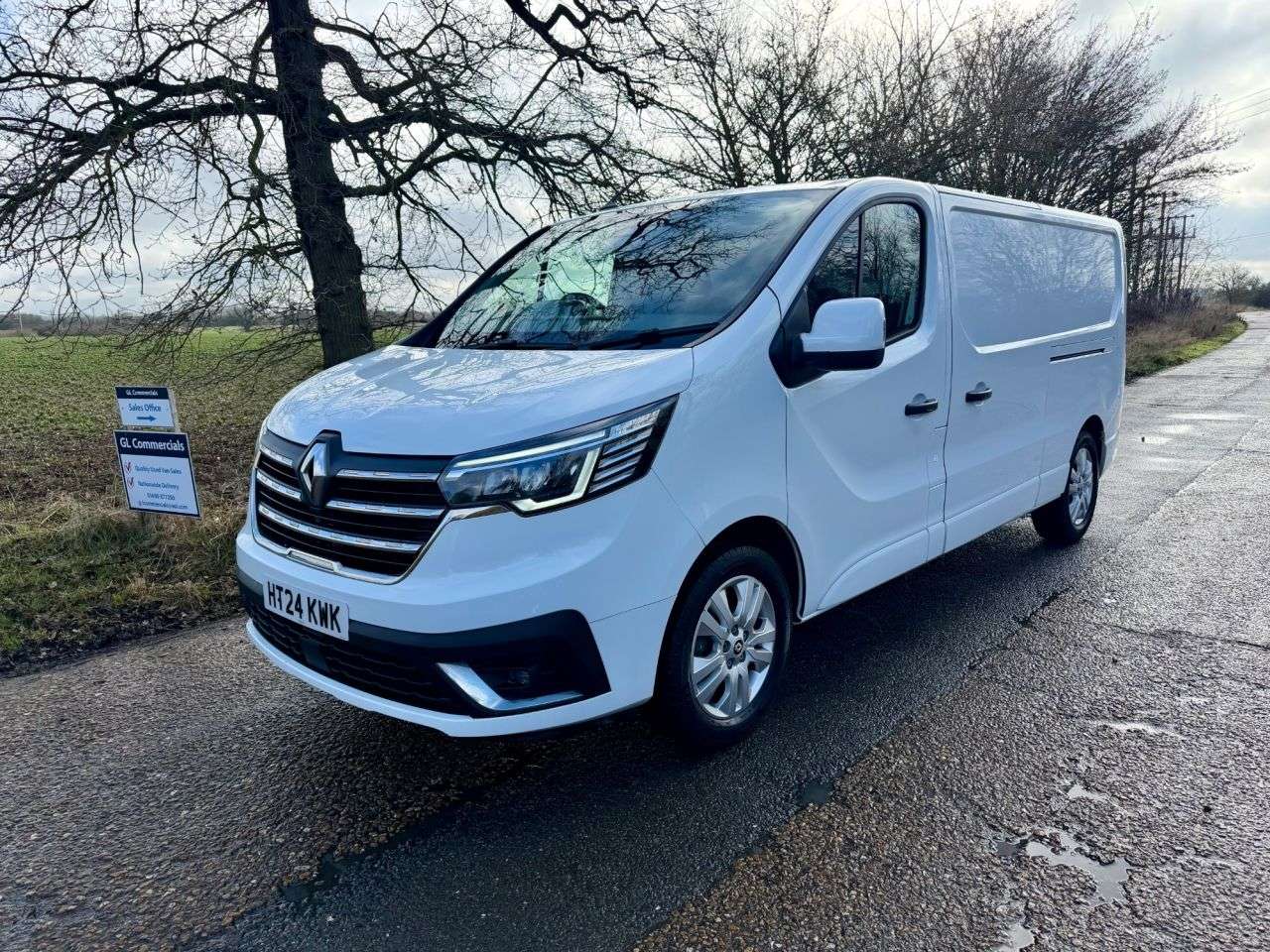 A 2024 RENAULT TRAFIC 2.0 dCi Blue LL30 Extra Sport L2 LWB * 22,978 * MAIN DEALER WARRANTY A 2024 RENAULT TRAFIC 2.0 dCi Blue LL30 Extra Sport L2 LWB * 22,978 * MAIN DEALER WARRANTY