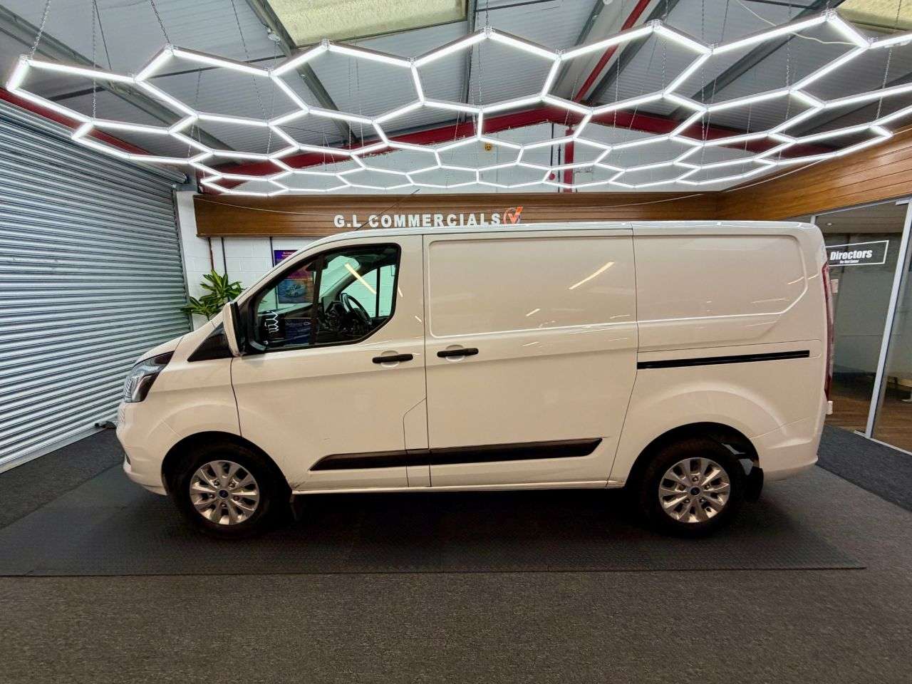 A 2023 FORD TRANSIT CUSTOM 2.0 300 EcoBlue Trend L1 Euro 6 * MEDIA SCREEN AIR CON * 1 OWNER | EX FLEET A 2023 FORD TRANSIT CUSTOM 2.0 300 EcoBlue Trend L1 Euro 6 * MEDIA SCREEN AIR CON * 1 OWNER | EX FLEET