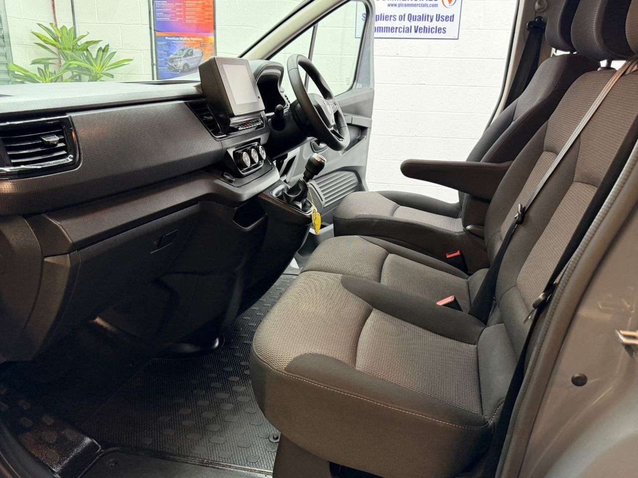 2024 RENAULT TRAFIC 2024 RENAULT TRAFIC