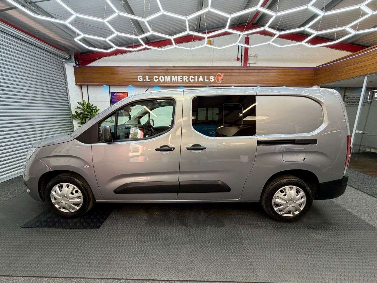A 2022 VAUXHALL COMBO 1.5 Turbo D 2300 Dynamic Crew Van Double Cab L2 * CREW CAB * AIR CON - PLY A 2022 VAUXHALL COMBO 1.5 Turbo D 2300 Dynamic Crew Van Double Cab L2 * CREW CAB * AIR CON - PLY