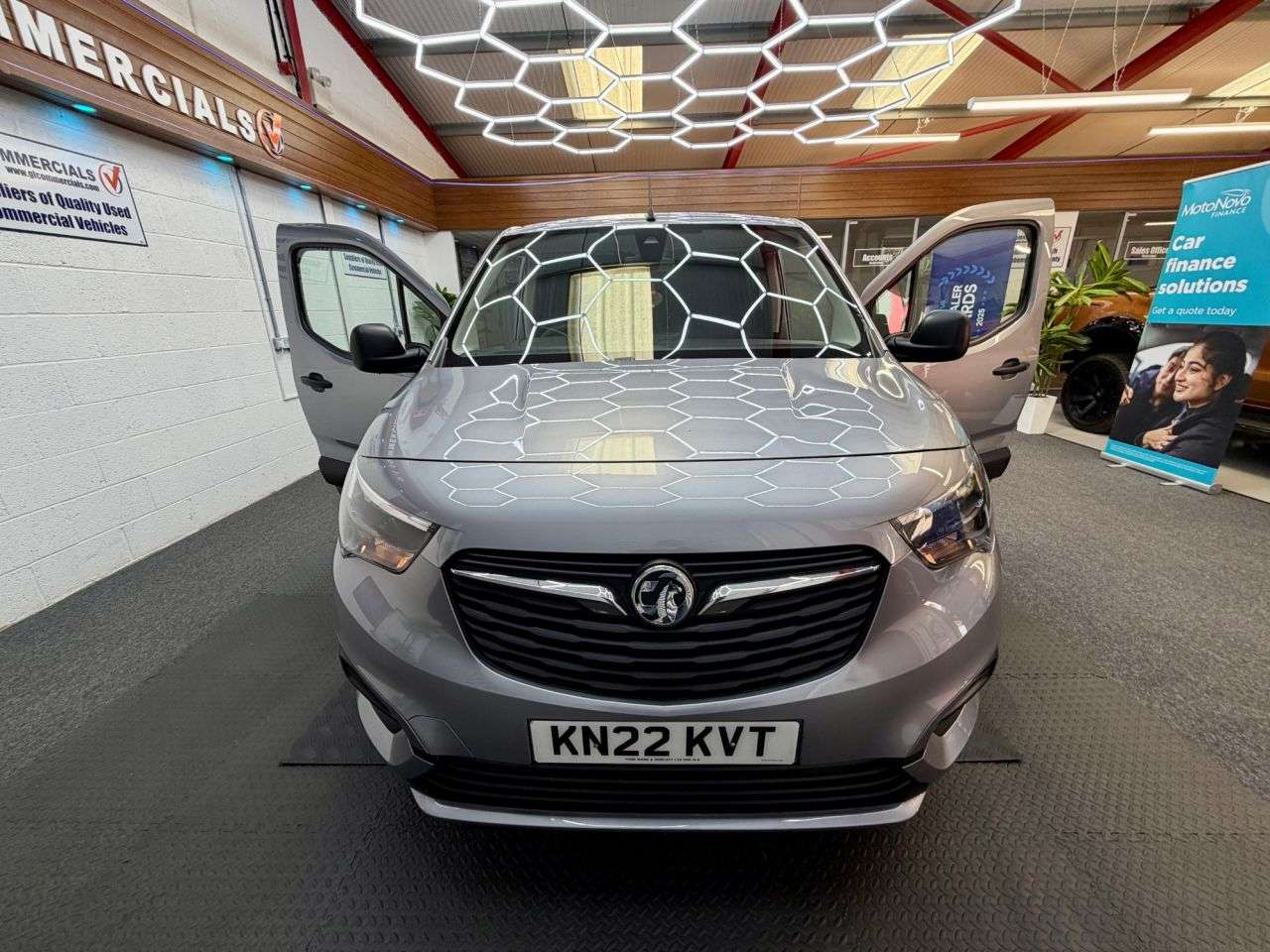 A 2022 VAUXHALL COMBO 1.5 Turbo D 2300 Dynamic Crew Van Double Cab L2 * CREW CAB * AIR CON - PLY A 2022 VAUXHALL COMBO 1.5 Turbo D 2300 Dynamic Crew Van Double Cab L2 * CREW CAB * AIR CON - PLY