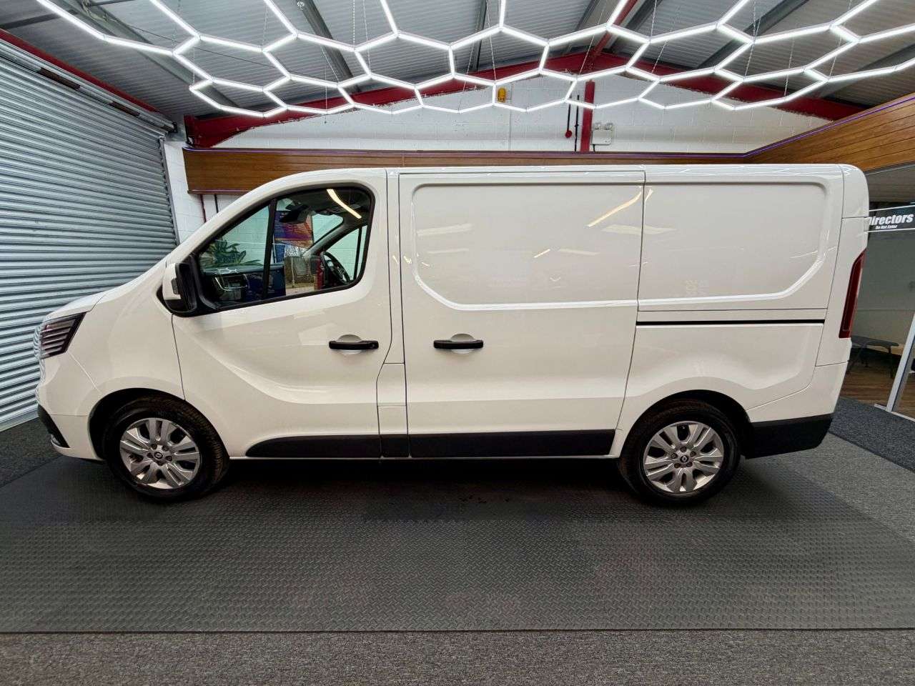 A 2023 RENAULT TRAFIC Sport 2.0 dCi Blue SL30 Extra Sport L1 H1 Euro 6 130 BHP * EXTRA SPORT * AI A 2023 RENAULT TRAFIC Sport 2.0 dCi Blue SL30 Extra Sport L1 H1 Euro 6 130 BHP * EXTRA SPORT * AI