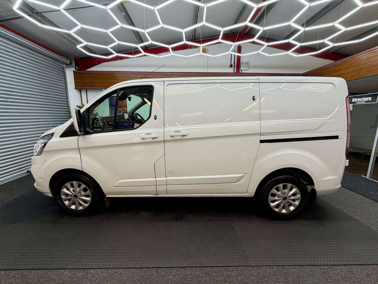 A 2021 FORD TRANSIT CUSTOM 2.0 300 EcoBlue Limited L1 H1 * 26,837 APPLE CAR PLAY * 1 OWNER | EX FLEET A 2021 FORD TRANSIT CUSTOM 2.0 300 EcoBlue Limited L1 H1 * 26,837 APPLE CAR PLAY * 1 OWNER | EX FLEET