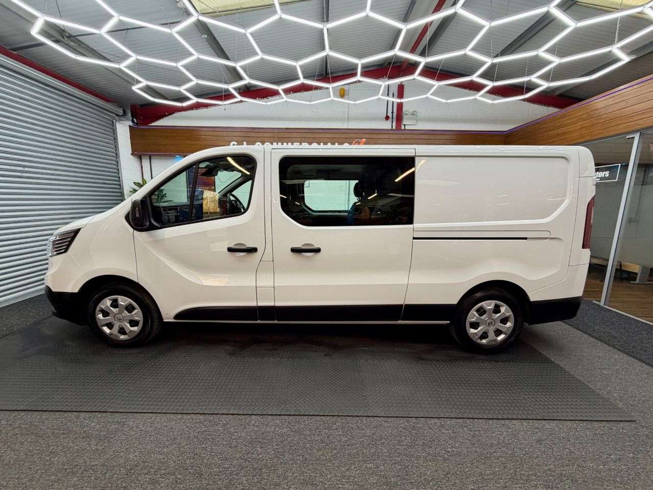 A 2024 RENAULT TRAFIC 2.0 dCi Blue LL30 Advance Crew Van Double Cab L2 LWB * AIR CON MEDIA SCREEN A 2024 RENAULT TRAFIC 2.0 dCi Blue LL30 Advance Crew Van Double Cab L2 LWB * AIR CON MEDIA SCREEN