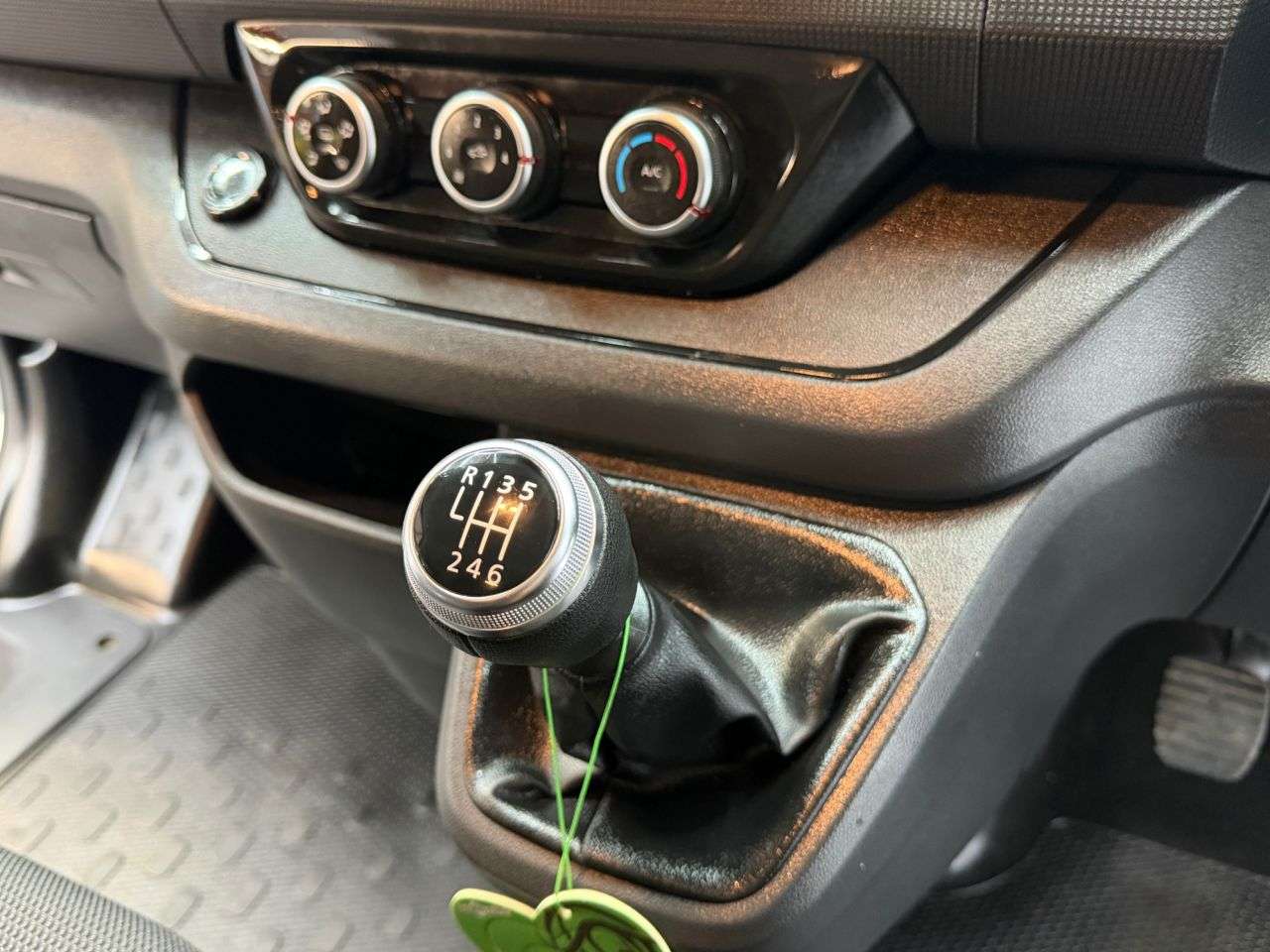 2024 RENAULT TRAFIC 2024 RENAULT TRAFIC