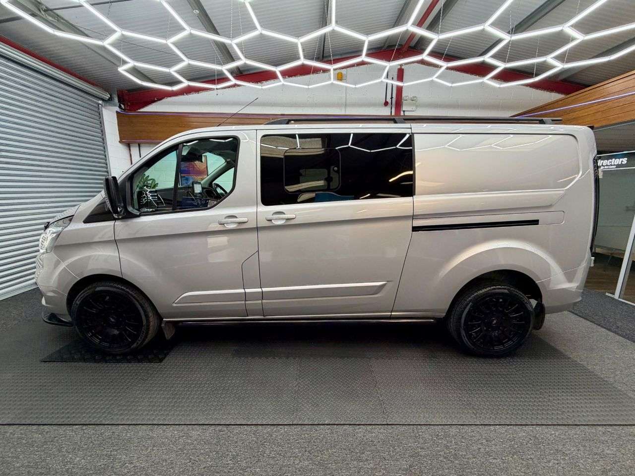 A 2023 FORD TRANSIT CUSTOM 2.0 320 EcoBlue Limited Crew Double Cab Auto L2 * PREMIUM STYLING UPGRADES A 2023 FORD TRANSIT CUSTOM 2.0 320 EcoBlue Limited Crew Double Cab Auto L2 * PREMIUM STYLING UPGRADES