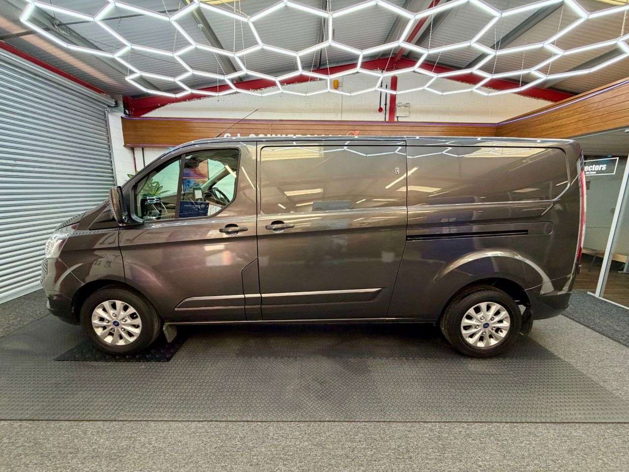 A 2022 FORD TRANSIT CUSTOM 2.0 300 EcoBlue Limited L2 H1 Euro 6 * 47,939 - L2 LWB * 1 OWNER | EX FLEET A 2022 FORD TRANSIT CUSTOM 2.0 300 EcoBlue Limited L2 H1 Euro 6 * 47,939 - L2 LWB * 1 OWNER | EX FLEET