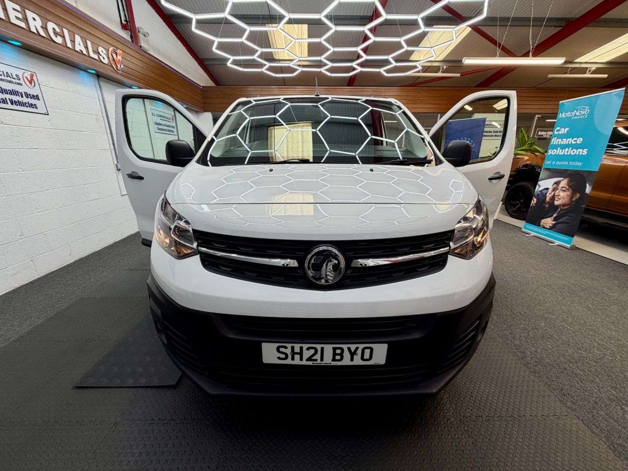 A 2021 VAUXHALL VIVARO 1.5 Turbo D 2900 Dynamic L2 H1 Euro 6 * APPLE CAR PLAY * 2 OWNERS | FSH | R A 2021 VAUXHALL VIVARO 1.5 Turbo D 2900 Dynamic L2 H1 Euro 6 * APPLE CAR PLAY * 2 OWNERS | FSH | R