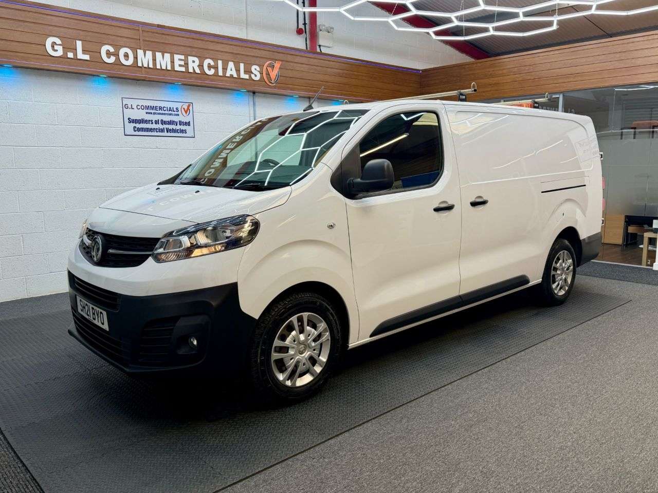 A 2021 VAUXHALL VIVARO 1.5 Turbo D 2900 Dynamic L2 H1 Euro 6 * APPLE CAR PLAY * 2 OWNERS | FSH | R A 2021 VAUXHALL VIVARO 1.5 Turbo D 2900 Dynamic L2 H1 Euro 6 * APPLE CAR PLAY * 2 OWNERS | FSH | R