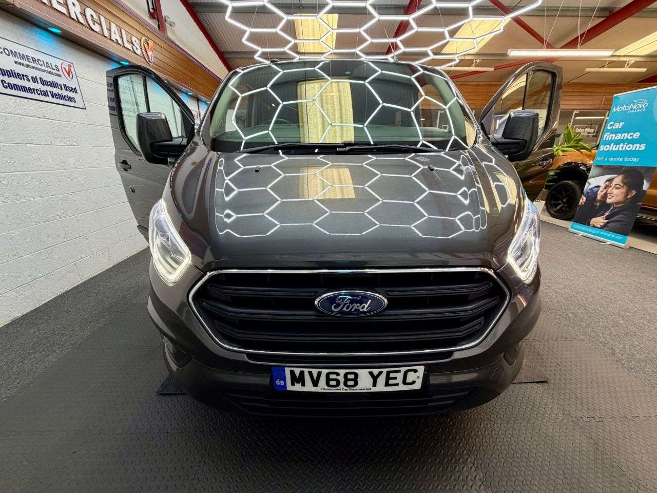 A 2018 FORD TRANSIT CUSTOM 2.0 300 EcoBlue Limited Crew Van Double Cab L1 6 Seat * 45,561 NO VAT * 7 S A 2018 FORD TRANSIT CUSTOM 2.0 300 EcoBlue Limited Crew Van Double Cab L1 6 Seat * 45,561 NO VAT * 7 S