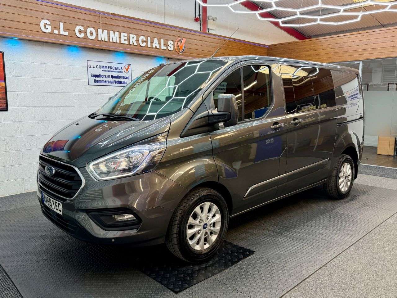 A 2018 FORD TRANSIT CUSTOM 2.0 300 EcoBlue Limited Crew Van Double Cab L1 6 Seat * 45,561 NO VAT * 7 S A 2018 FORD TRANSIT CUSTOM 2.0 300 EcoBlue Limited Crew Van Double Cab L1 6 Seat * 45,561 NO VAT * 7 S