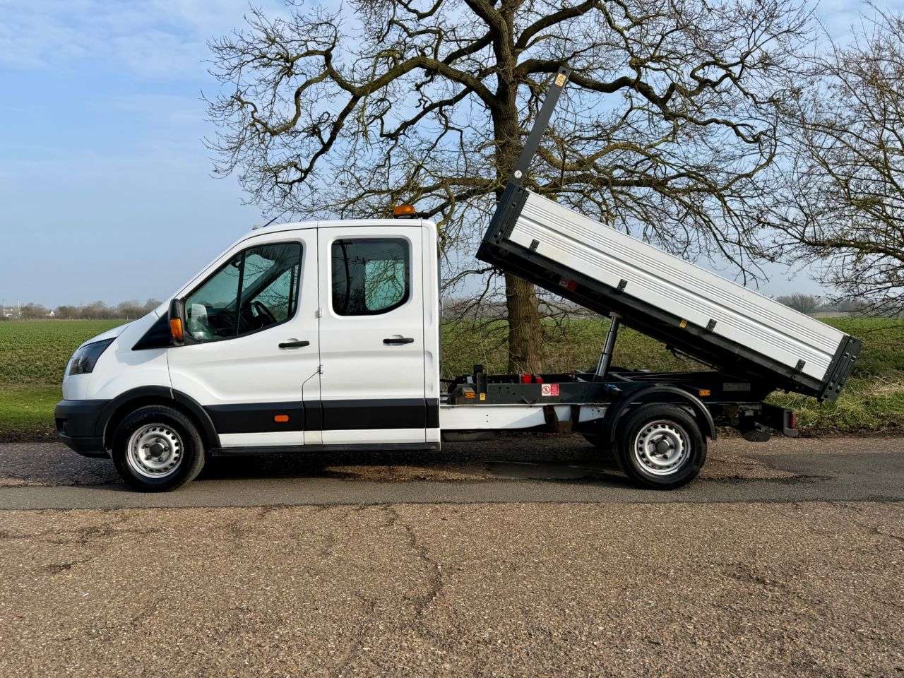A 2019 FORD TRANSIT Tipper 2.0 350 EcoBlue Double Cab RWD L3 * TIPPER 40,960 * 1 OWNER - 7 SEAT A 2019 FORD TRANSIT Tipper 2.0 350 EcoBlue Double Cab RWD L3 * TIPPER 40,960 * 1 OWNER - 7 SEAT