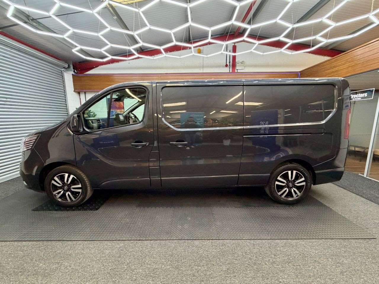 A 2023 RENAULT TRAFIC 2.0 dCi Blue LL30 Sport+ L2 H1 Euro 6 150 Bhp * 45,844 LWB * 1 OWNER | EX F A 2023 RENAULT TRAFIC 2.0 dCi Blue LL30 Sport+ L2 H1 Euro 6 150 Bhp * 45,844 LWB * 1 OWNER | EX F