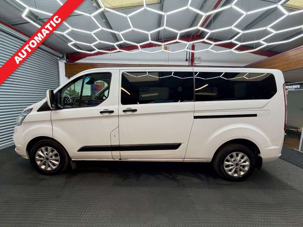 A 2023 FORD TRANSIT CUSTOM Minibus 2.0 320 EcoBlue Trend Kombi Double Cab Auto L2 * AUTOMATIC 9 SEATER A 2023 FORD TRANSIT CUSTOM Minibus 2.0 320 EcoBlue Trend Kombi Double Cab Auto L2 * AUTOMATIC 9 SEATER