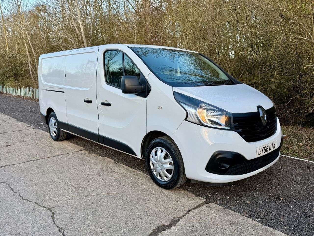 A 2019 RENAULT TRAFIC 1.6 dCi ENERGY 29 Business+ Panel Van 5dr Diesel Manual LWB Standard Roof E A 2019 RENAULT TRAFIC 1.6 dCi ENERGY 29 Business+ Panel Van 5dr Diesel Manual LWB Standard Roof E