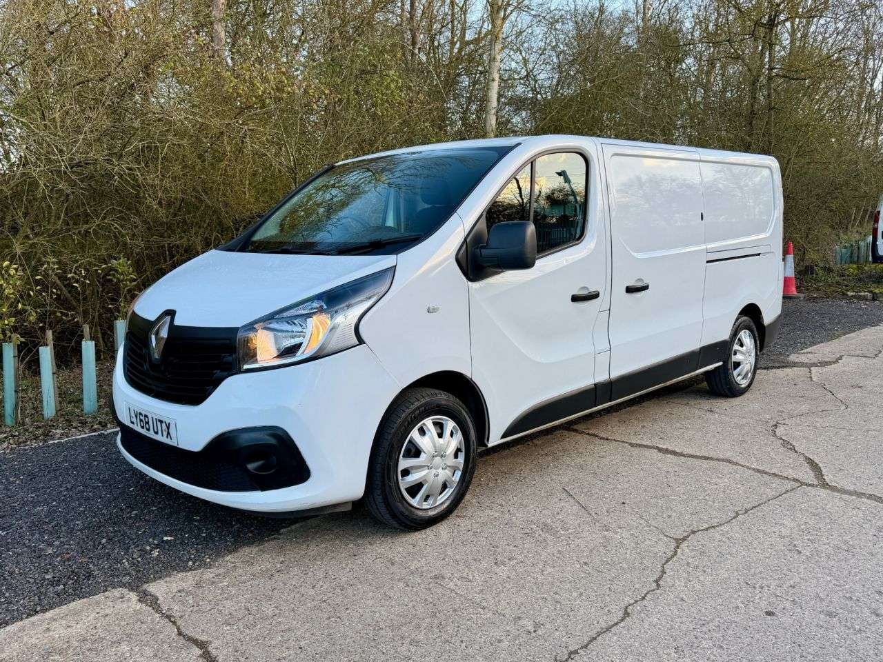 A 2019 RENAULT TRAFIC 1.6 dCi ENERGY 29 Business+ Panel Van 5dr Diesel Manual LWB Standard Roof E A 2019 RENAULT TRAFIC 1.6 dCi ENERGY 29 Business+ Panel Van 5dr Diesel Manual LWB Standard Roof E